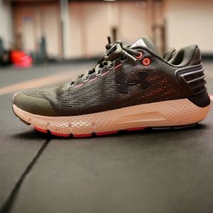 Boys Under Armour Charged Rogue Size 5Y